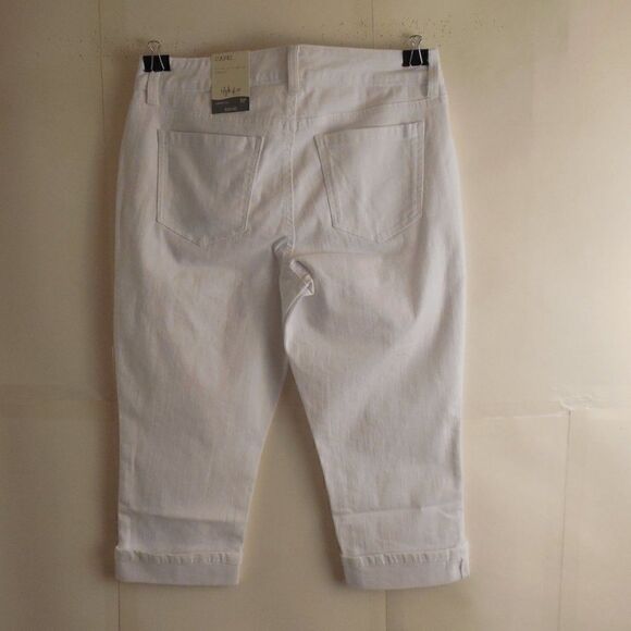 539927....Style & Co Curvy Capri Jeans - Picture 2 of 5